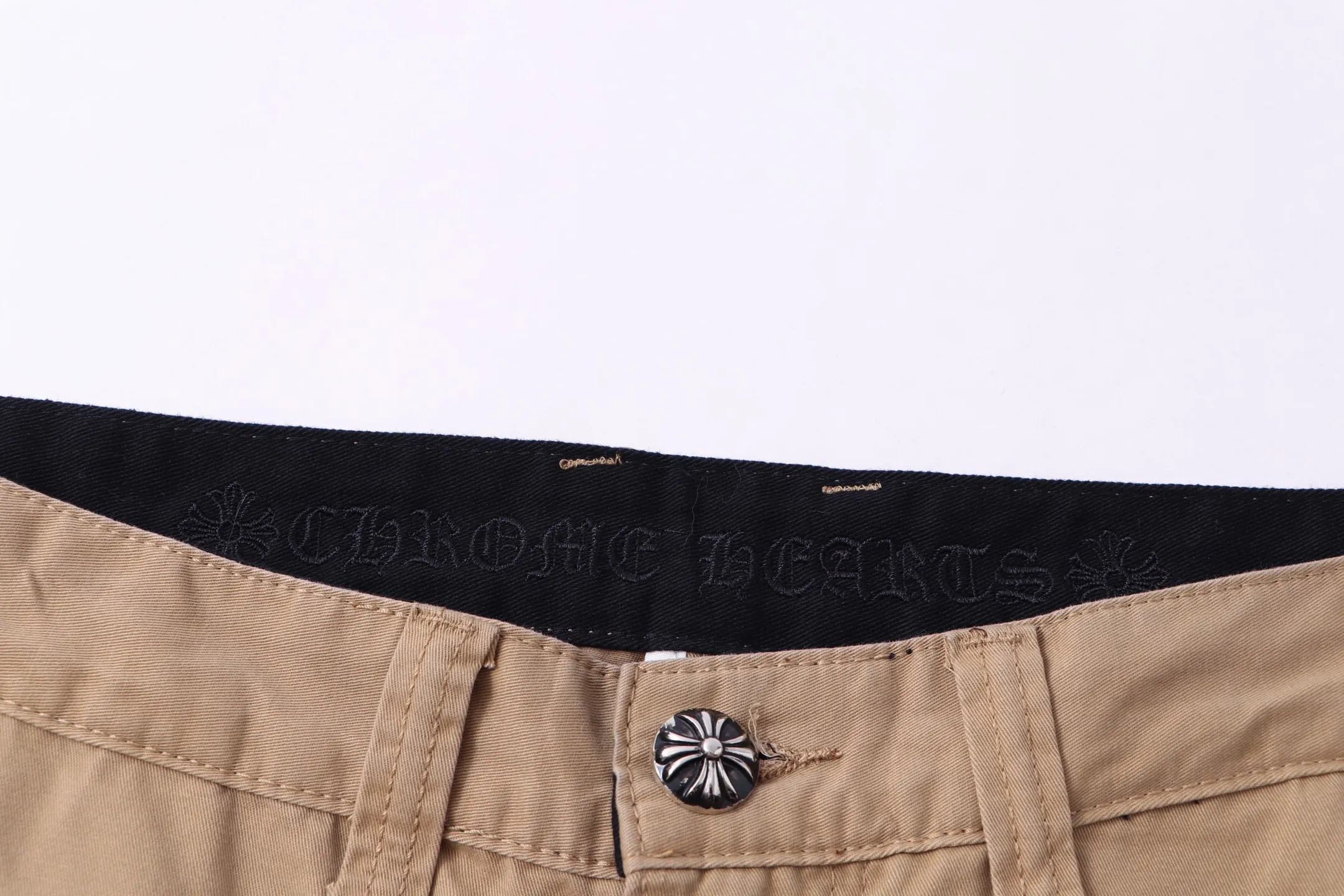 P220 model number: H70 ChromeHearts & Chrome Heart Khaki clean casual pants and jeans, original hardware accessories, washed and other hanging tags, QR code analysis is from the original factory, high degree of restoration, you are welcome to compare the products~ Three-dimensional version, loose and comfortable, not picky about the figure, taller and slimmer, factory Seiko, original quality control, same style for men and women, can be matched with couples, versatile recommendation, must-have jeans for all seasons, fashionable people have been disappointed From the quality selection of fabrics, the tailoring of details, and the matching of patterns, everything is impeccable! The upper body is so handsome when worn...it can be easily worn by men, women and children! The craftsmanship is made of heavy-duty washed pure cotton denim fabric. After washing, it is soft and thick and looks very stylish when worn. Size: 28, 30, 32, 34, 36 (S-XXL) Color: Khaki